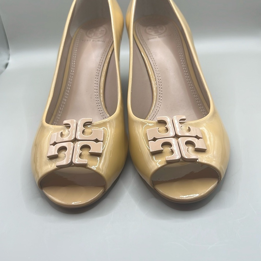 Very Gently Loved Tory Burch Cream Peep-Toe Heels